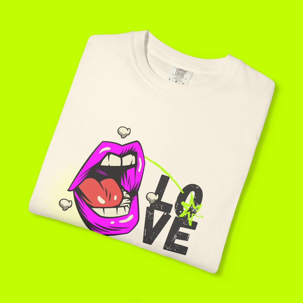 Pop Art, Vintage Style LOVE T-shirt